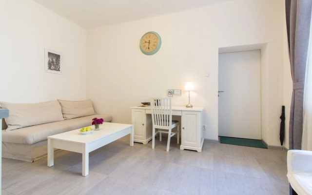 Prague City Apt on WenceslasSquare for 6
