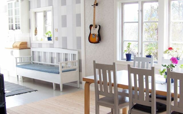 10 Person Holiday Home in Skärhamn