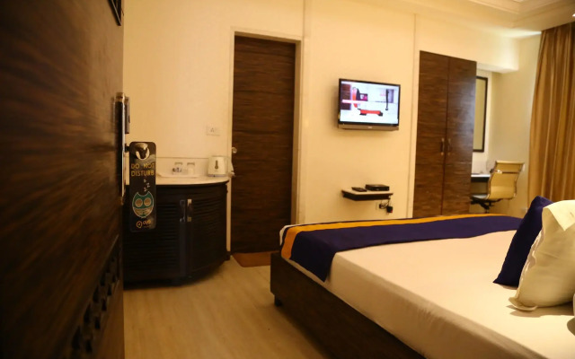 OYO 857 The First Hotel