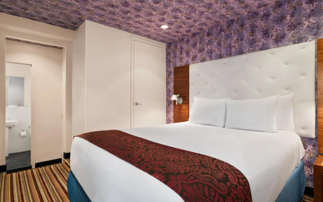 Night Hotel Broadway