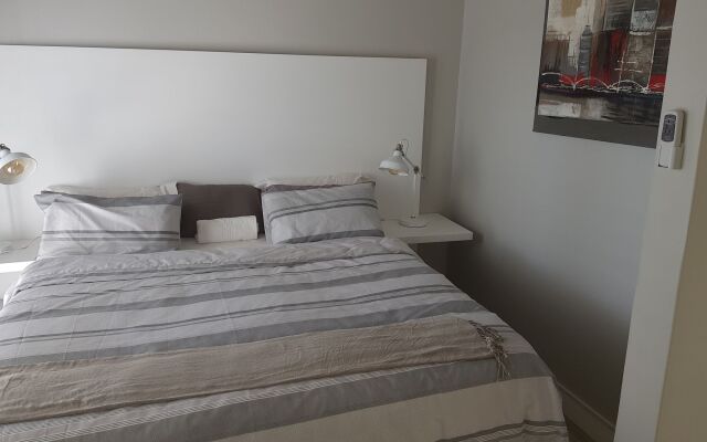 Umhlanga Lodge -No children