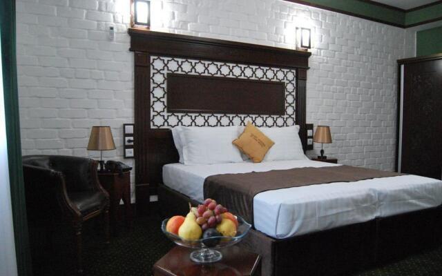 Отель Kesh Palace