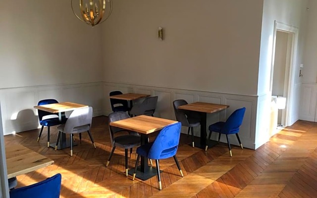 Château De La Bribourdière