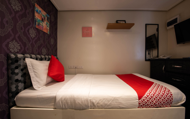 OYO 492 Sunset View Ridge Residences