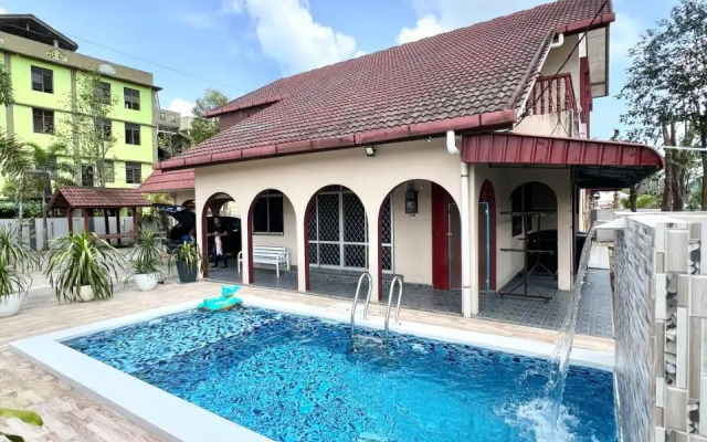 Teratai Homestay Batu Buruk