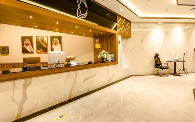 White Diamond 2. Sari