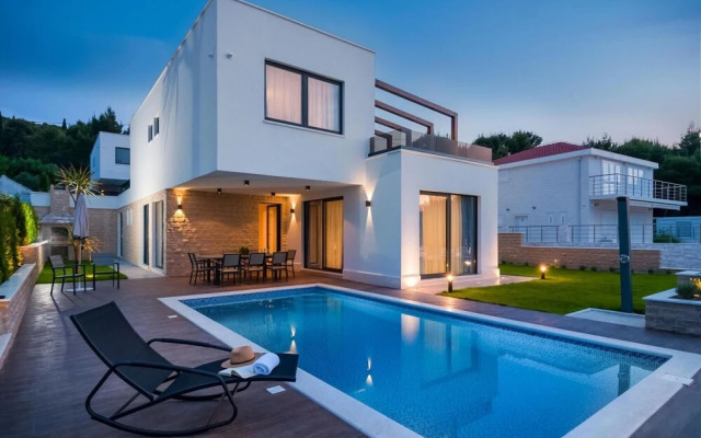 Villa Trogir Twins 1