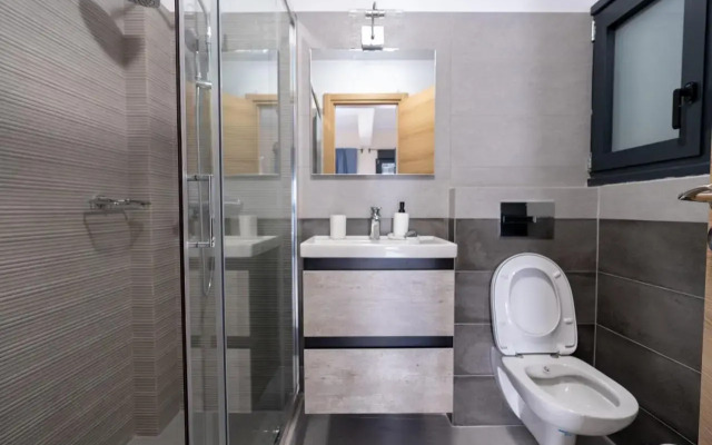 Ag. Ioannis metro station studio 1 bed 2 pers