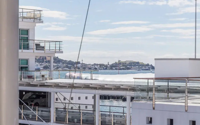 Elegant 2BR Princes Wharf Apartment
