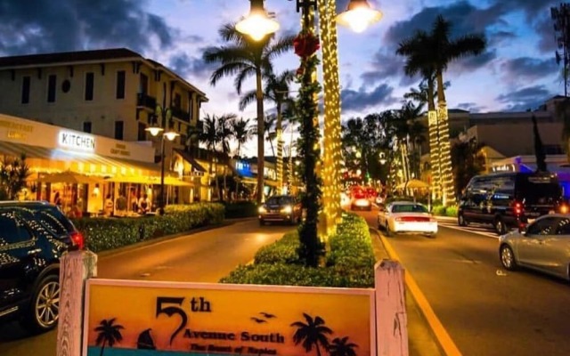 Olde Naples Condo #811