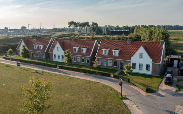 Villa in Colijnsplaat by the Lake
