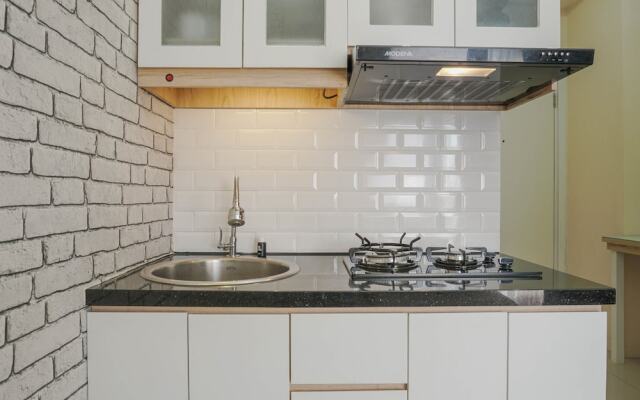 Comfy and Beautiful Studio Green Pramuka Apartment