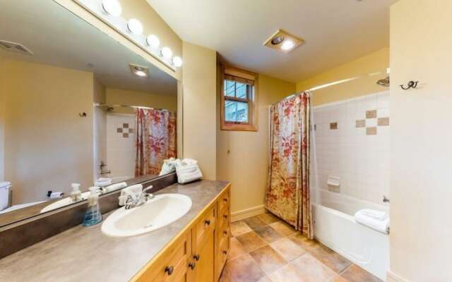 Luxury 3 Bedroom Mountain Condo in River Run Village with Beautiful Mountain Views and Walking Distance to Ski