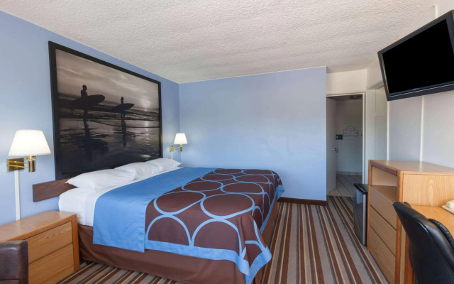 Super 8 By Wyndham Santa Barbara/Goleta