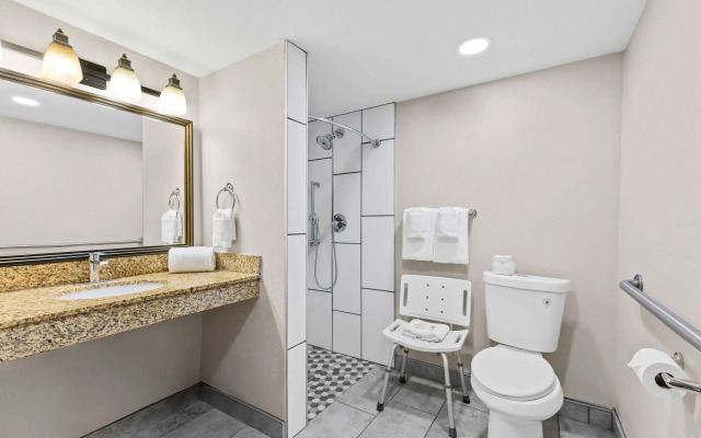 Days Inn & Suites by Wyndham Mesa Near Phoenix