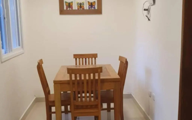 Casa com varanda, ar condicionado pet friendly