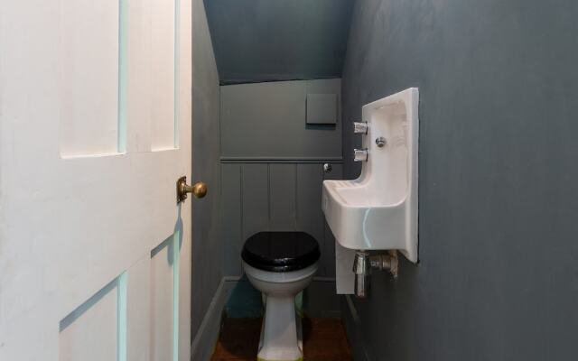 Two Bedroom House in Islington