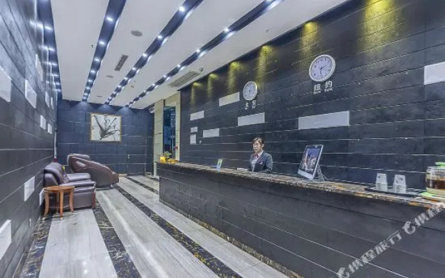 Super 8 by Wyndham Chongqing North Station South Square