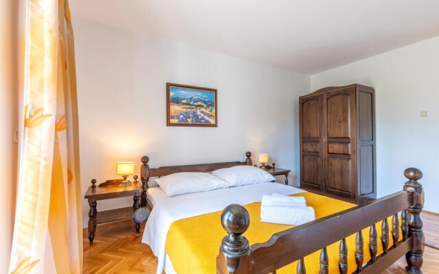 Awesome Apartment in Duce With Wifi and 1 Bedrooms
