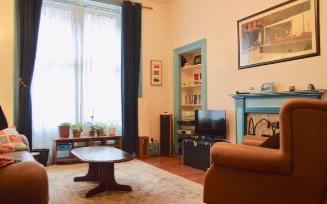 Two Bedroom Flat In Meadowbank