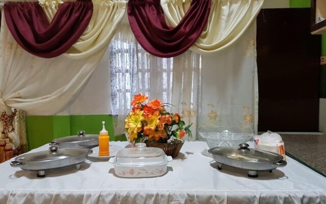 Balai Flordeliza Guest House & Garden Cafe
