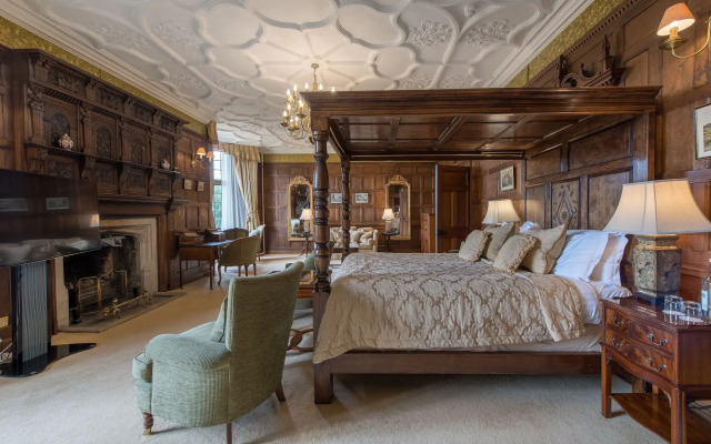 Rushton Hall Hotel & SPA