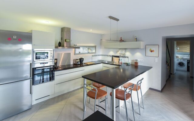 Luxury Holiday Home in Bannalec With Swimming Pool