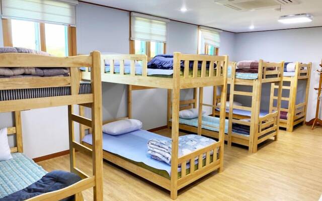 Sanbangsan Parktel - Hostel