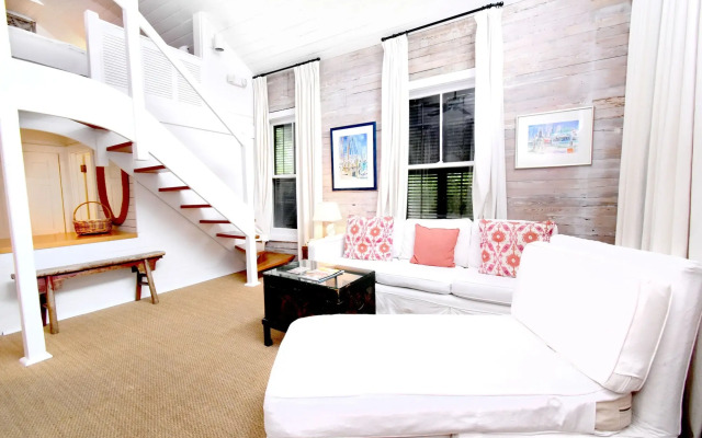 Simonton Court Historic Inn & Cottages