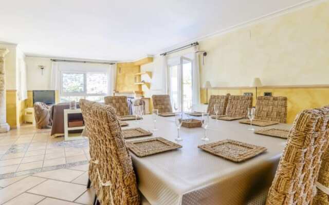 Villa - 5 Bedrooms with Pool - 106414
