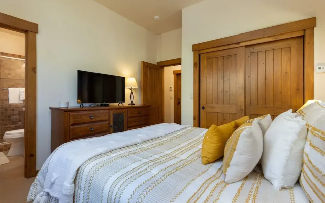 43 Thackwell 3 Bedroom Condo