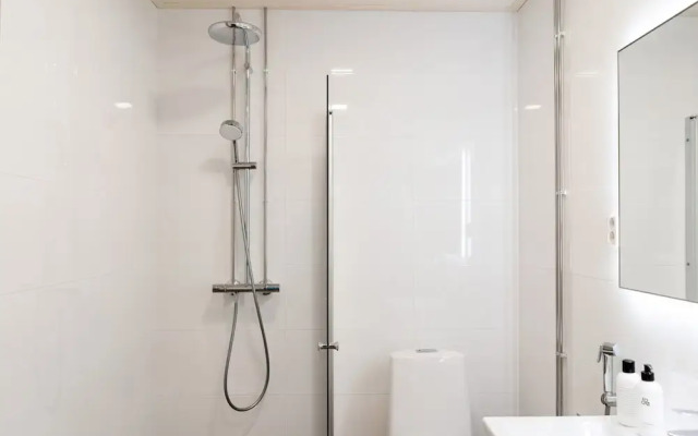 New stylish 1br in the heart of the city