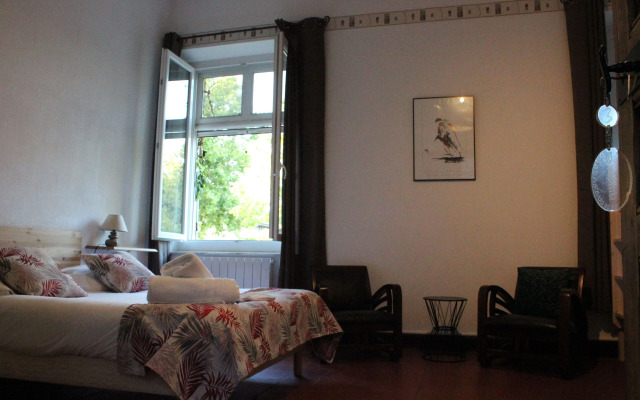 Hôtel Restaurant Les Saladelles