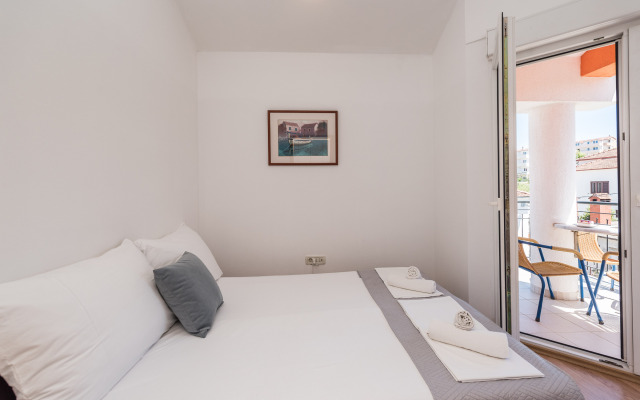 Apartment Rafaela 220m From the Beach