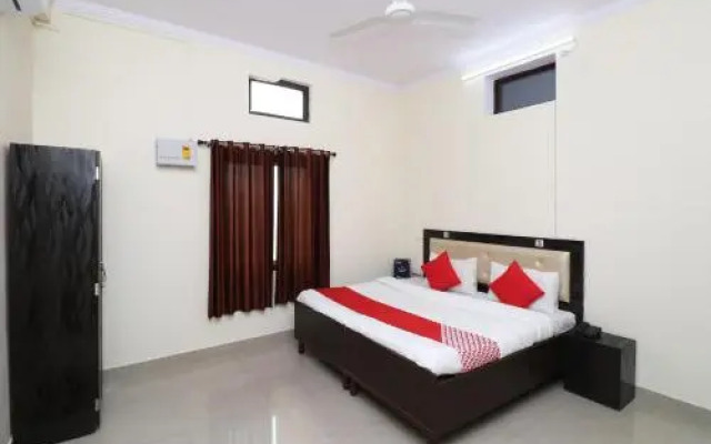 OYO 24823 Amrit Guest House