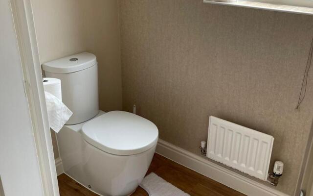 Holiday Home In Cardiff, Sleeps 8