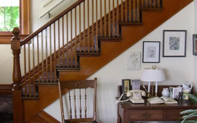 Iris Inn