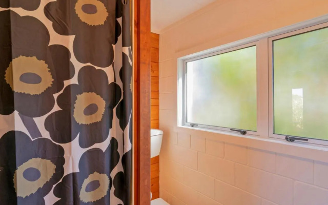 Beachfront Views - Hahei Holiday Home