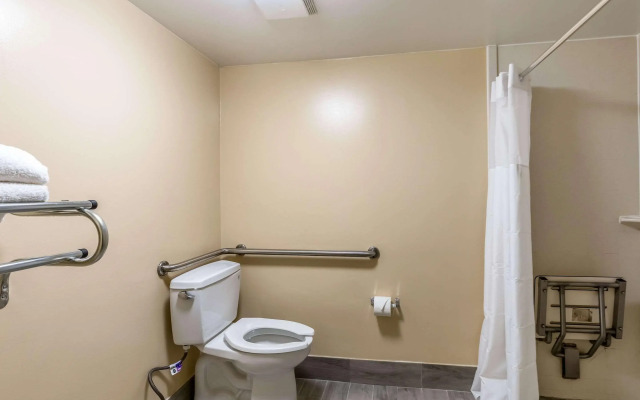 Quality Inn Palm Beach International Airport