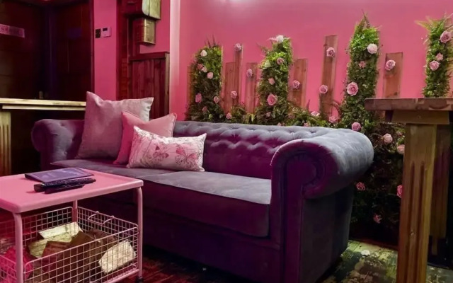 Unique Luxury Stay for 8