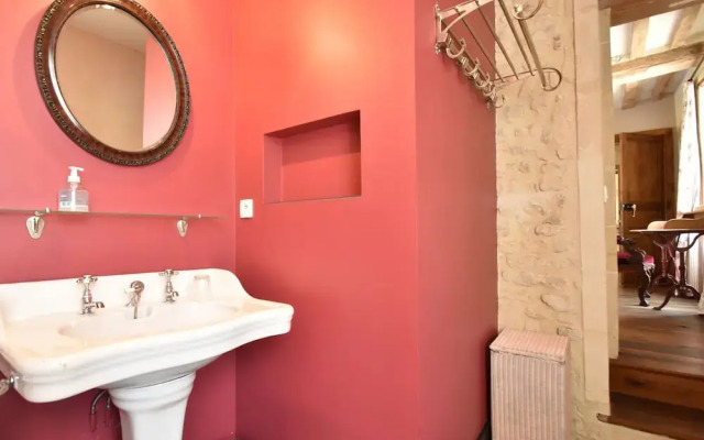 Luxurious Mansion in Castle Grounds in Lantheuil