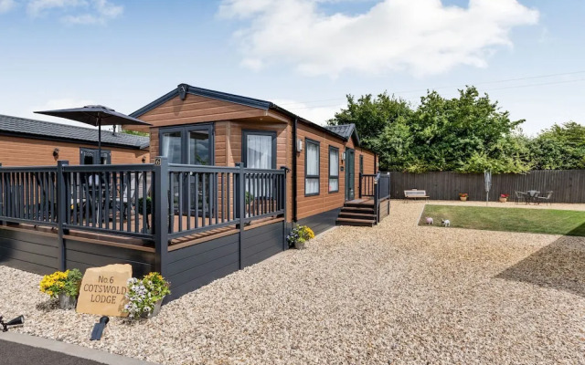 The Cotswold Holiday Lodge
