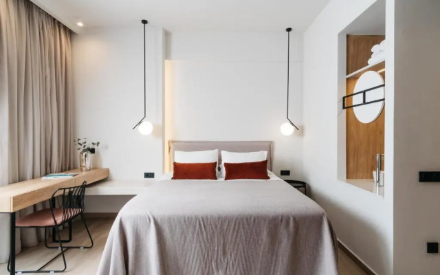 The City Hotel & Suites
