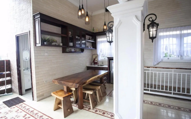 Huis Van Gustafine Floor 2