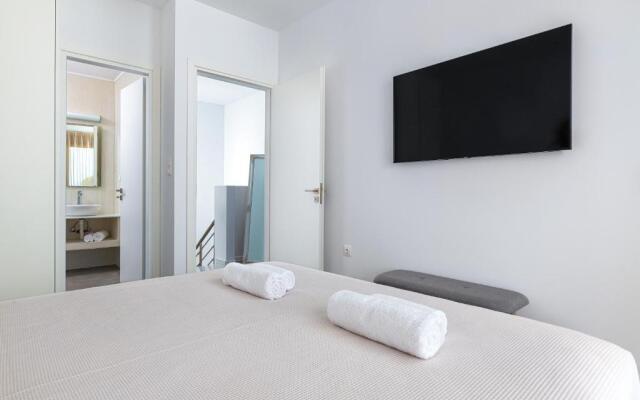 Gennadi Harmony Suites - 200 m from the sea