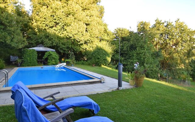 Tranquil Garden Apartment