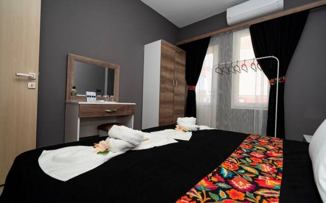 Esquire Hotel & Lounge