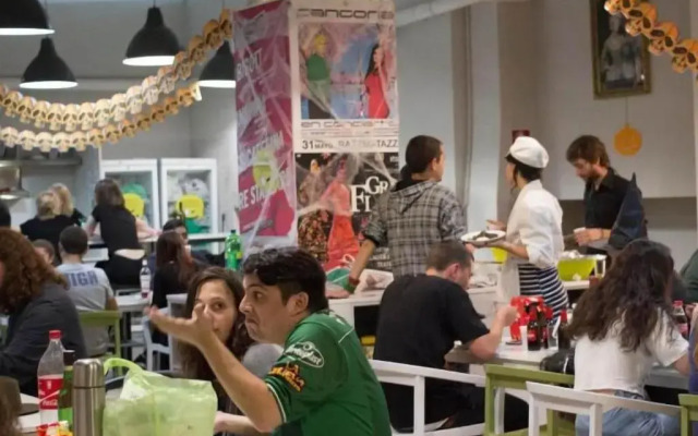 Hola Hostal Eixample - Hostel