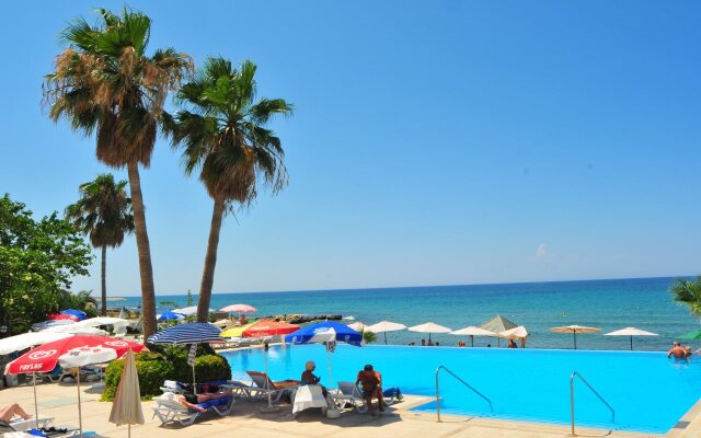 LA Hotel & Resort