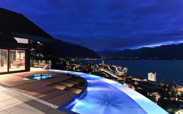 Montreux Deck